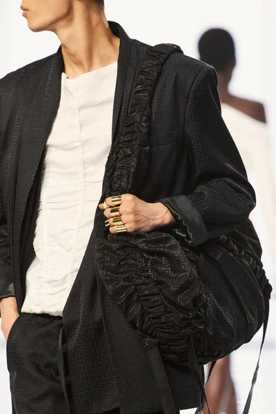 Look 18